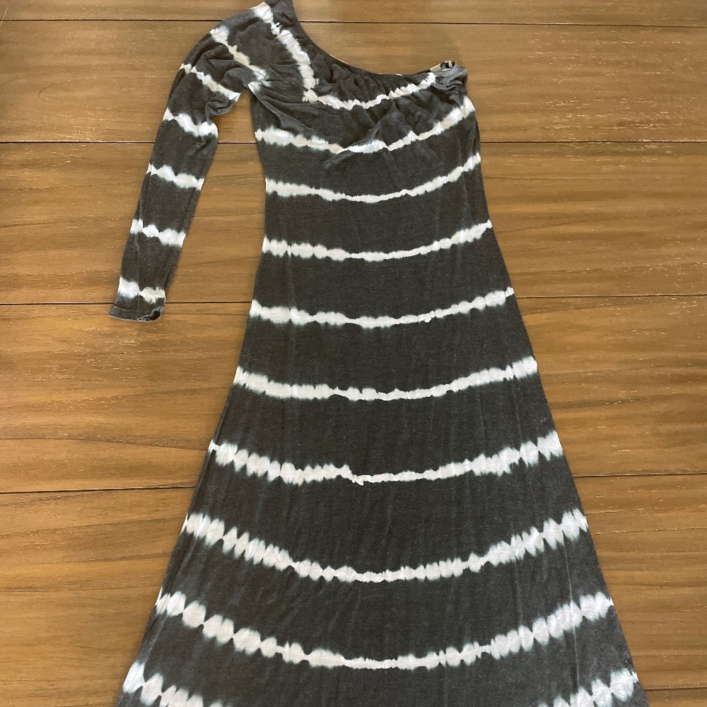 One should tie dye dress